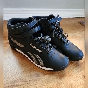 Black fashion Reeboks /High Top